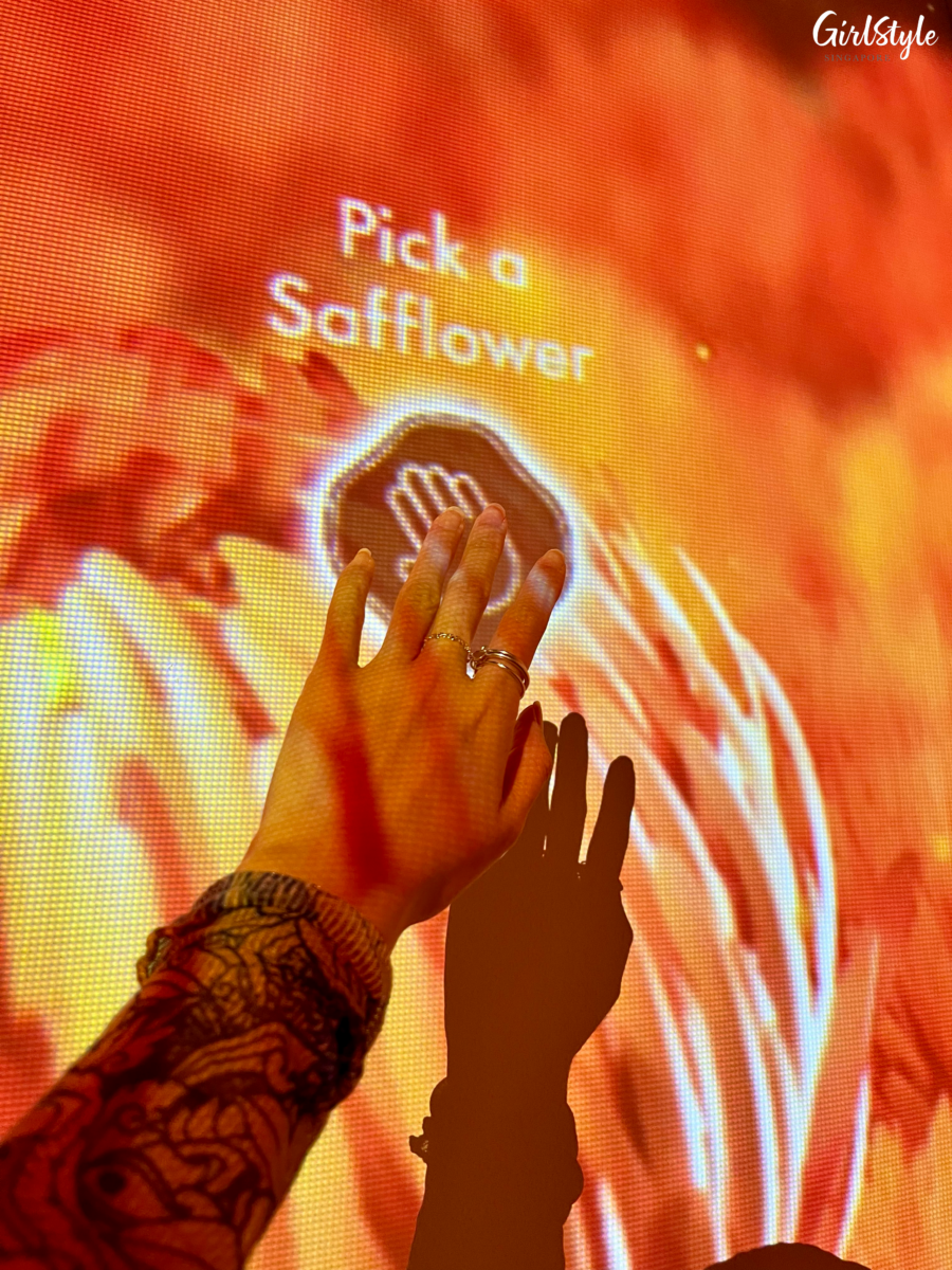Interactive immersive digital safflower field