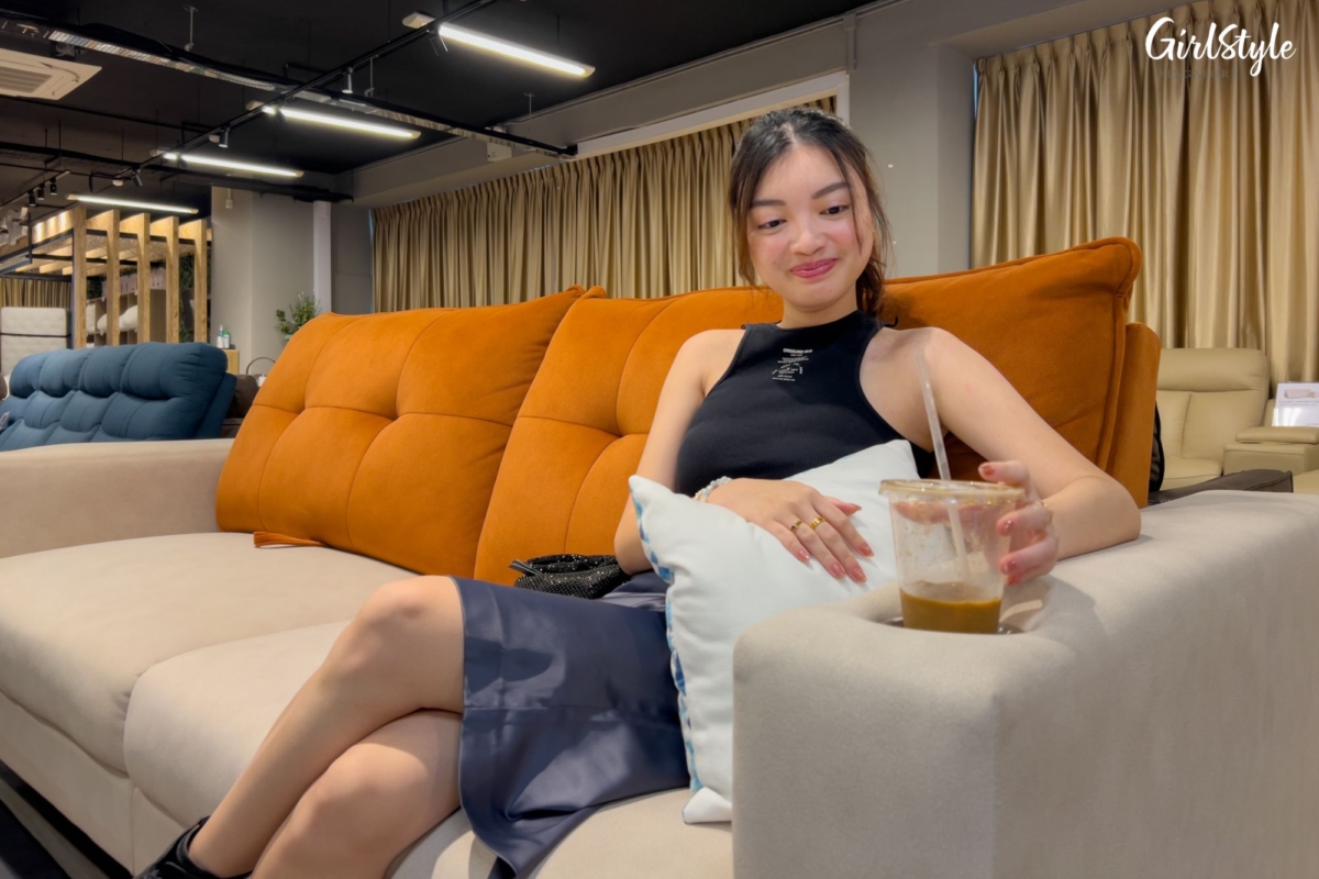 This generously sized two-seater with a stainless steel cupholder is a crowd favourite