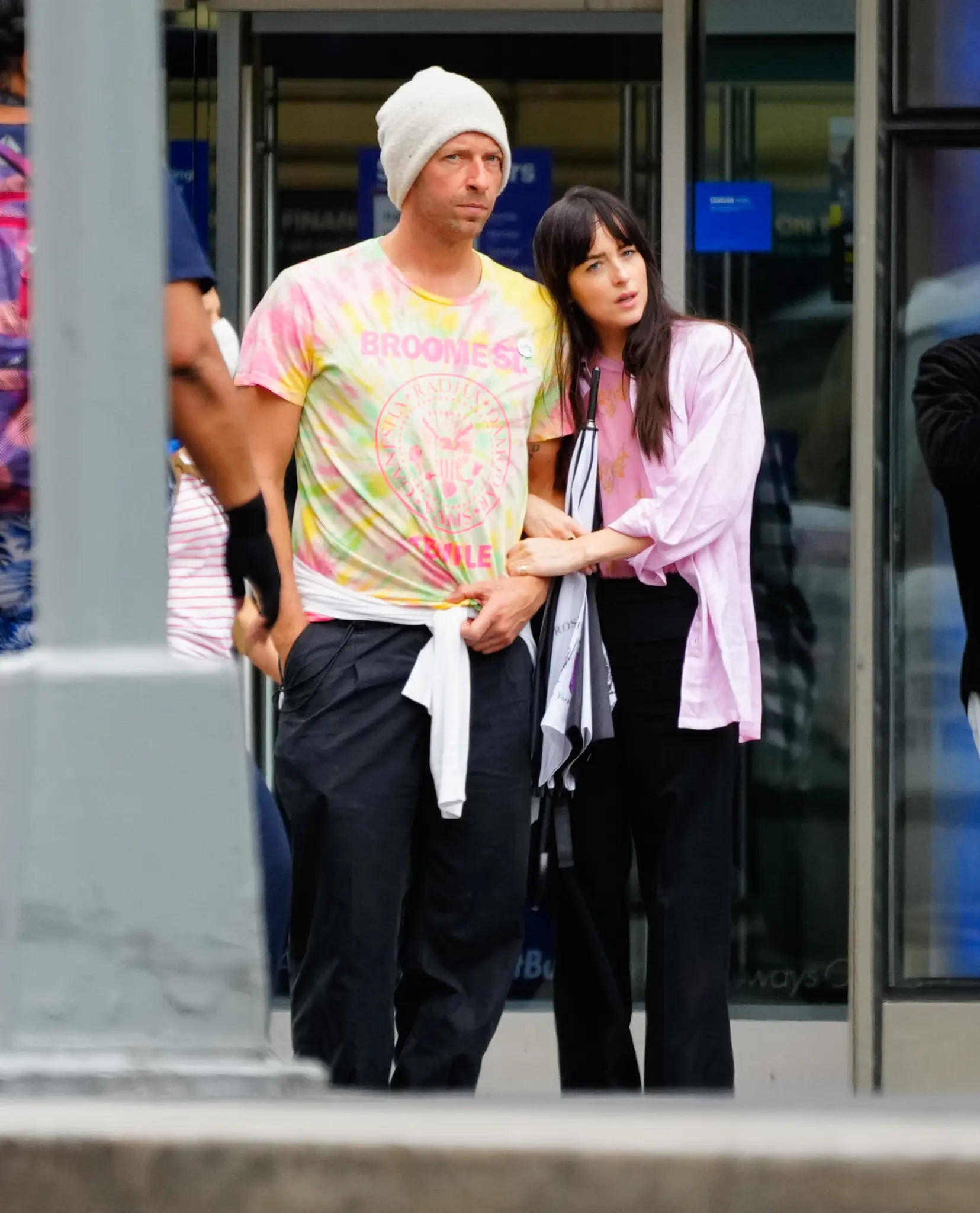 Chris Martin & Dakota Johnson