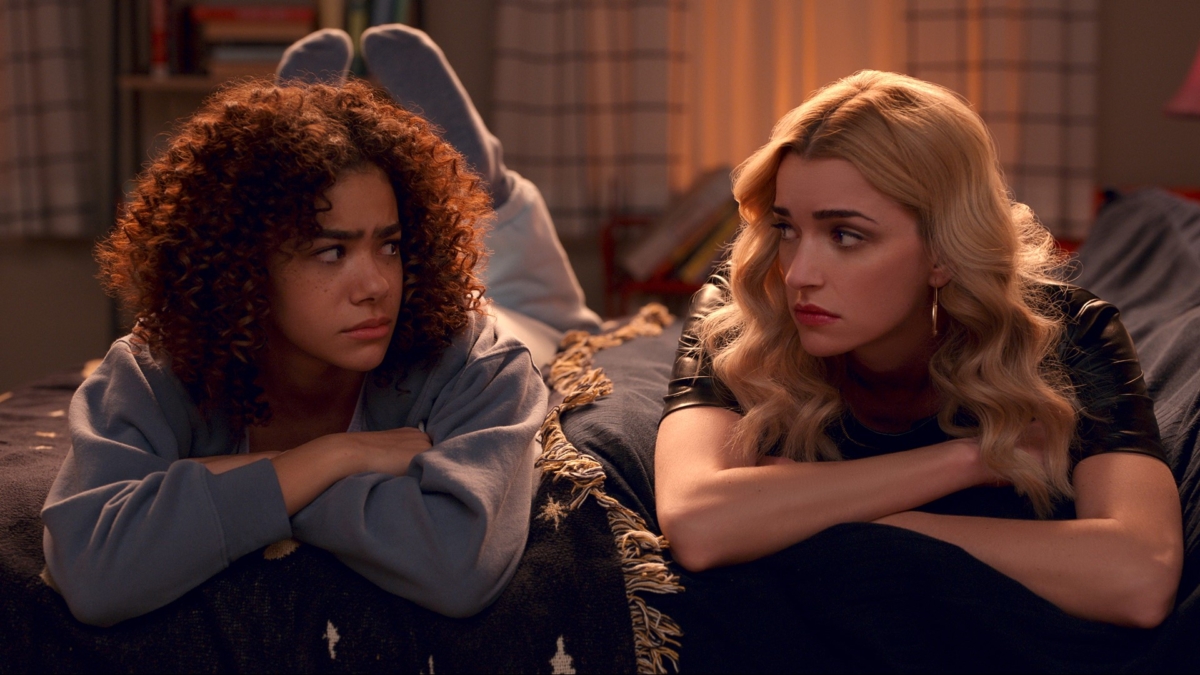 Antonia Gentry and Brianne Howey in Ginny & Georgia