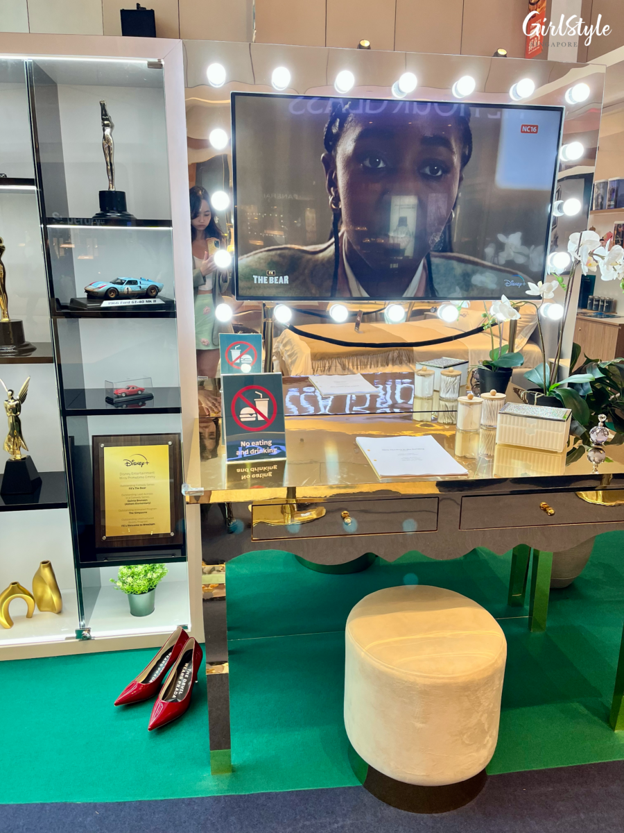 Suite Escape - Hollywood-themed bedroom