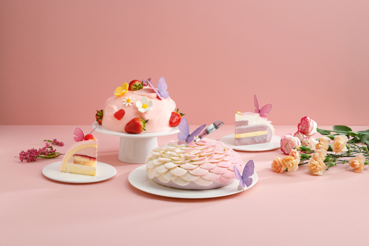 Love Beyond Words Mother’s Day cakes