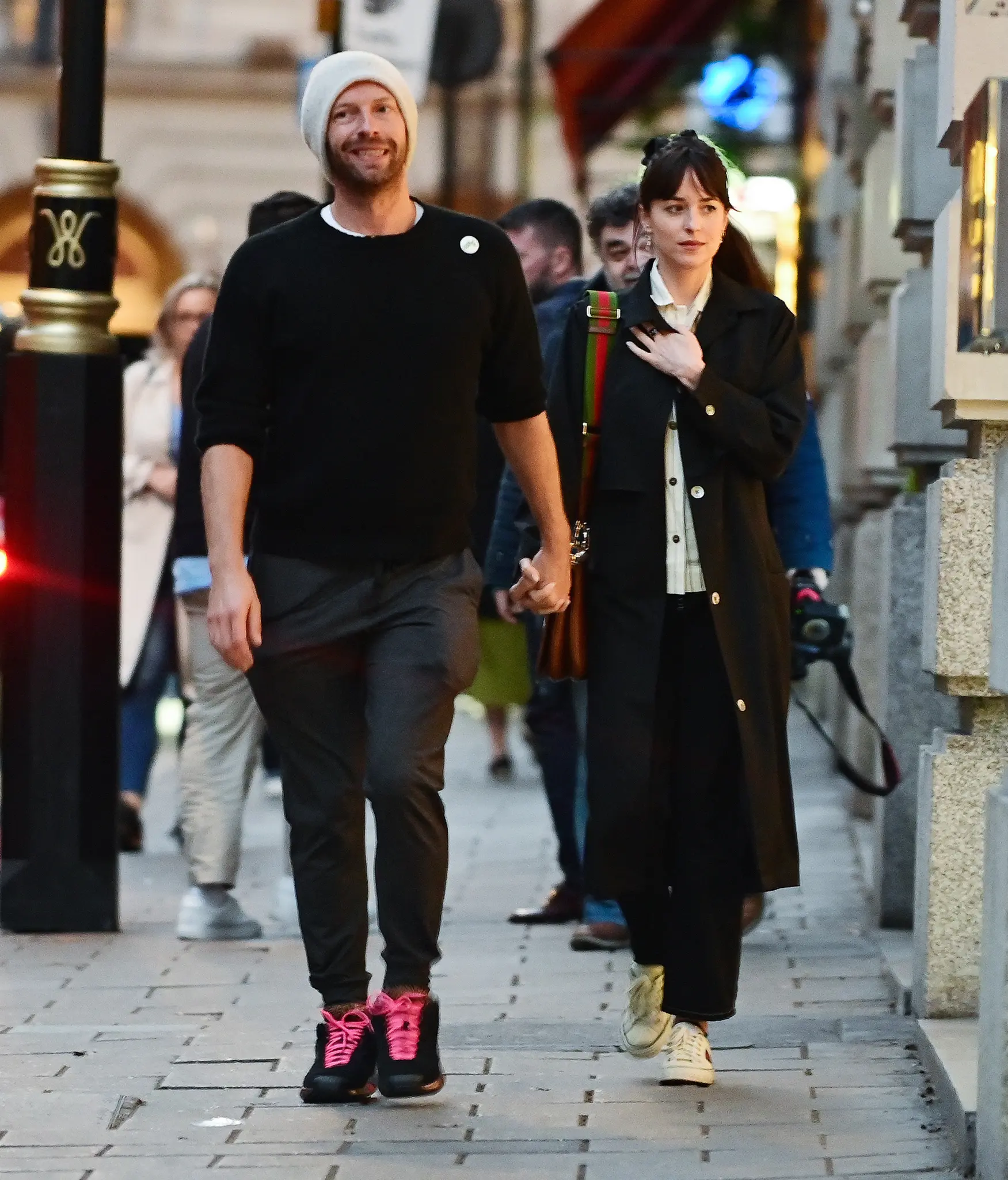 Chris Martin & Dakota Johnson