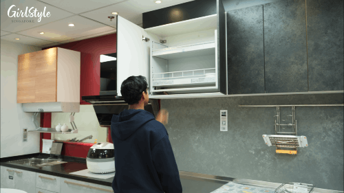 Song-Cho’s pull-down rack with soft-close hinge