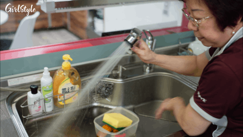 Song-Cho’s Japanese stainless steel pull-out taps for easy cleaning