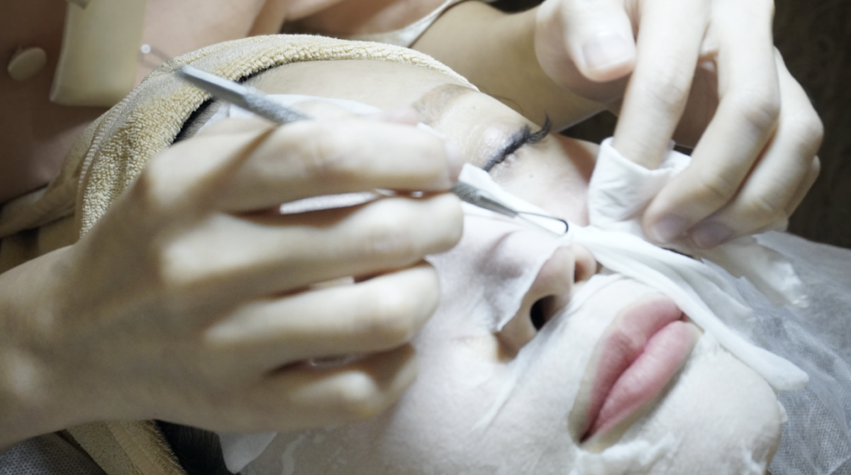 Ultimate Pore Extraction Facial