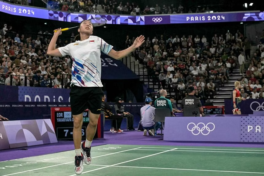 Yeo Jia Min competes against Dorsa Yavarivafa from the Olympic Refugee Team