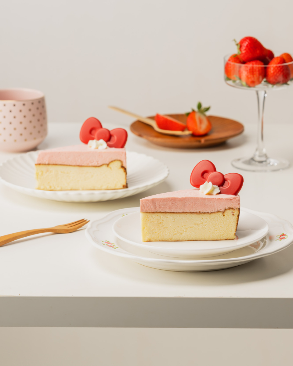 Starbucks | Hello Kitty Cakes