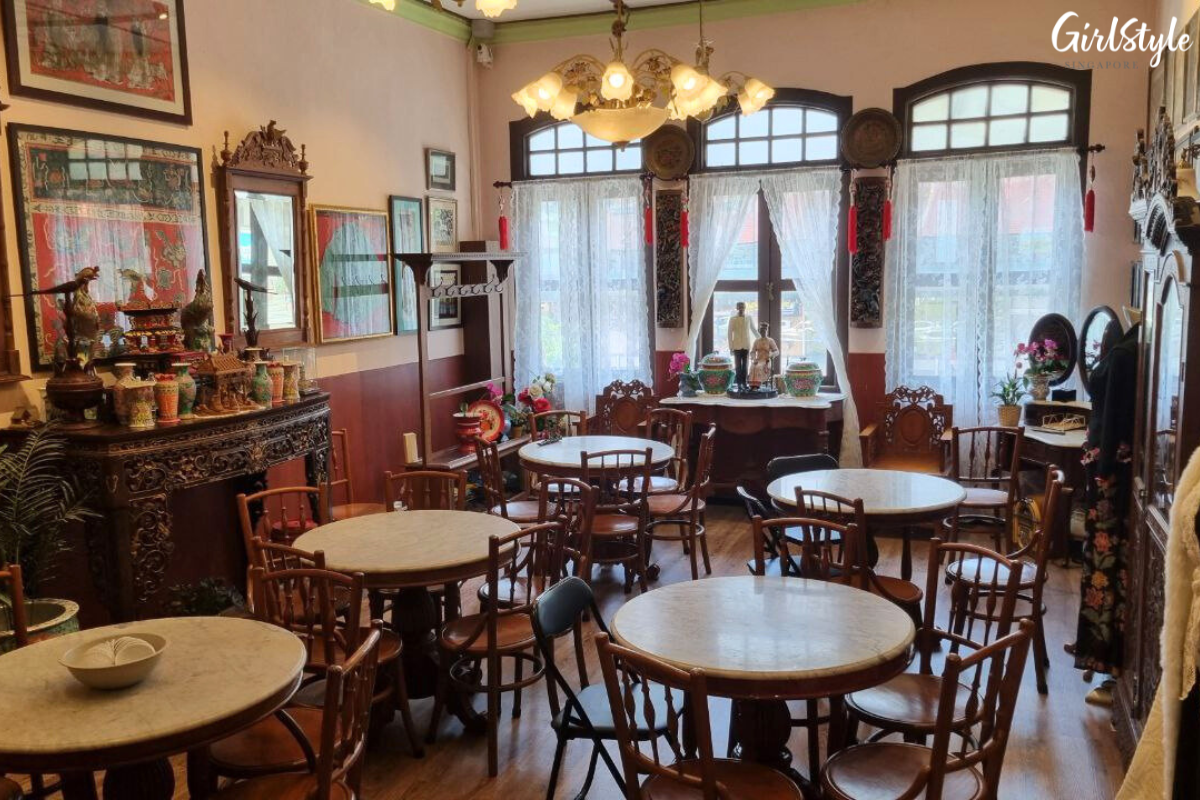 Peranakan dress-up at Rumah Kim Choo