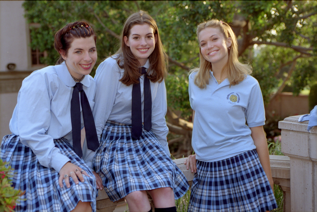 Heather Matarazzo, Anne Hathaway, and Mandy Moore in The Princess Diaries