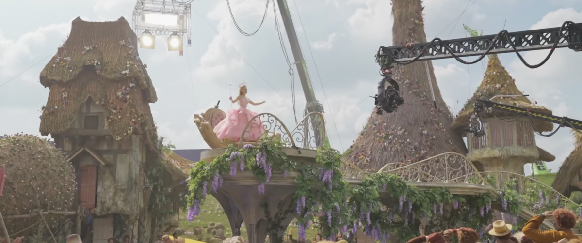 Ariana Grande sings live during the shooting of 'Wicked'
