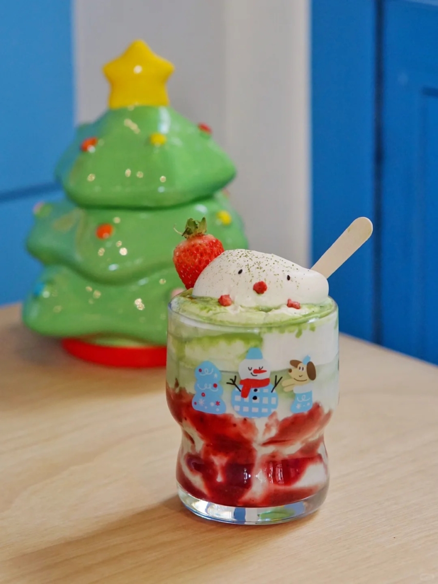 Pistachio Strawberry Christmas Vienna