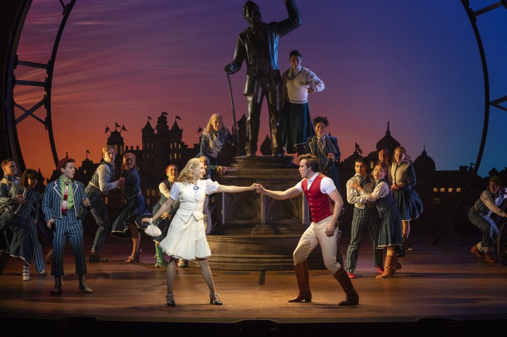 Courtney Monsma (Glinda) and Liam Head (Fiyero), 2023 Sydney season