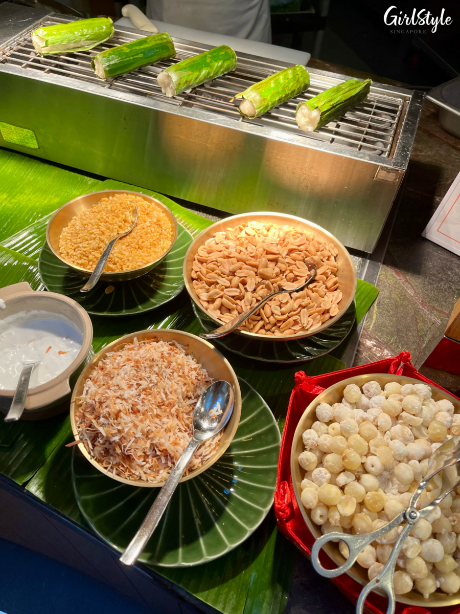 Grilled Banana Wrapped in Sticky Rice with Coconut Sauce (Chuối Nếp Nướng)