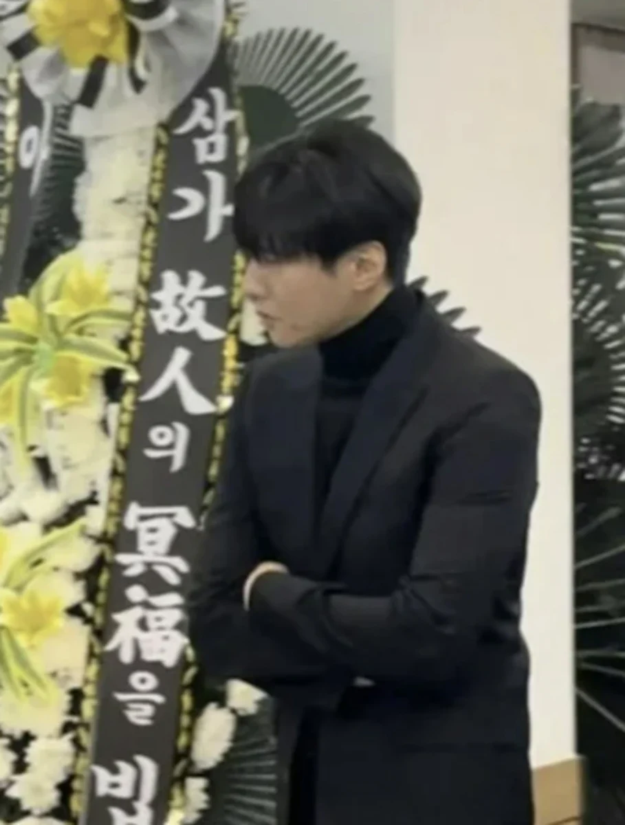 Won Bin at Kim Sae-ron's funeral