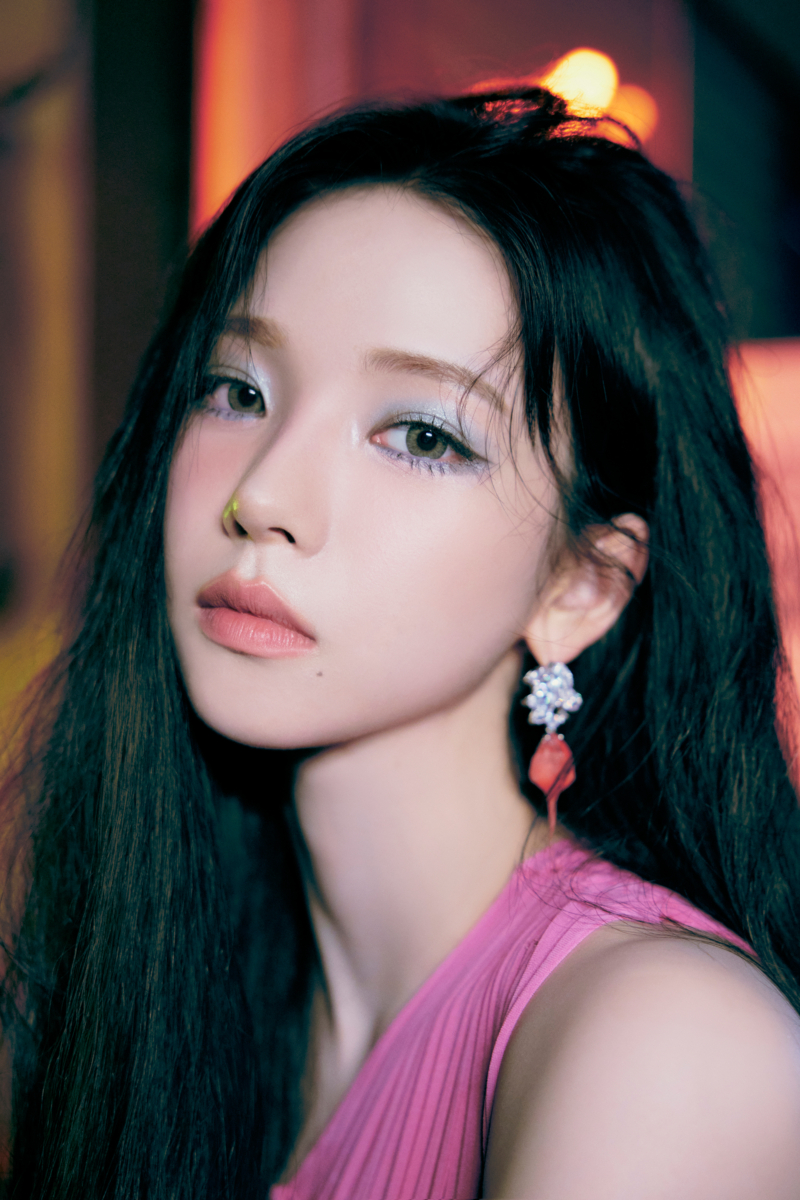 aespa's Karina in shimmery blue and purple eyeshadow