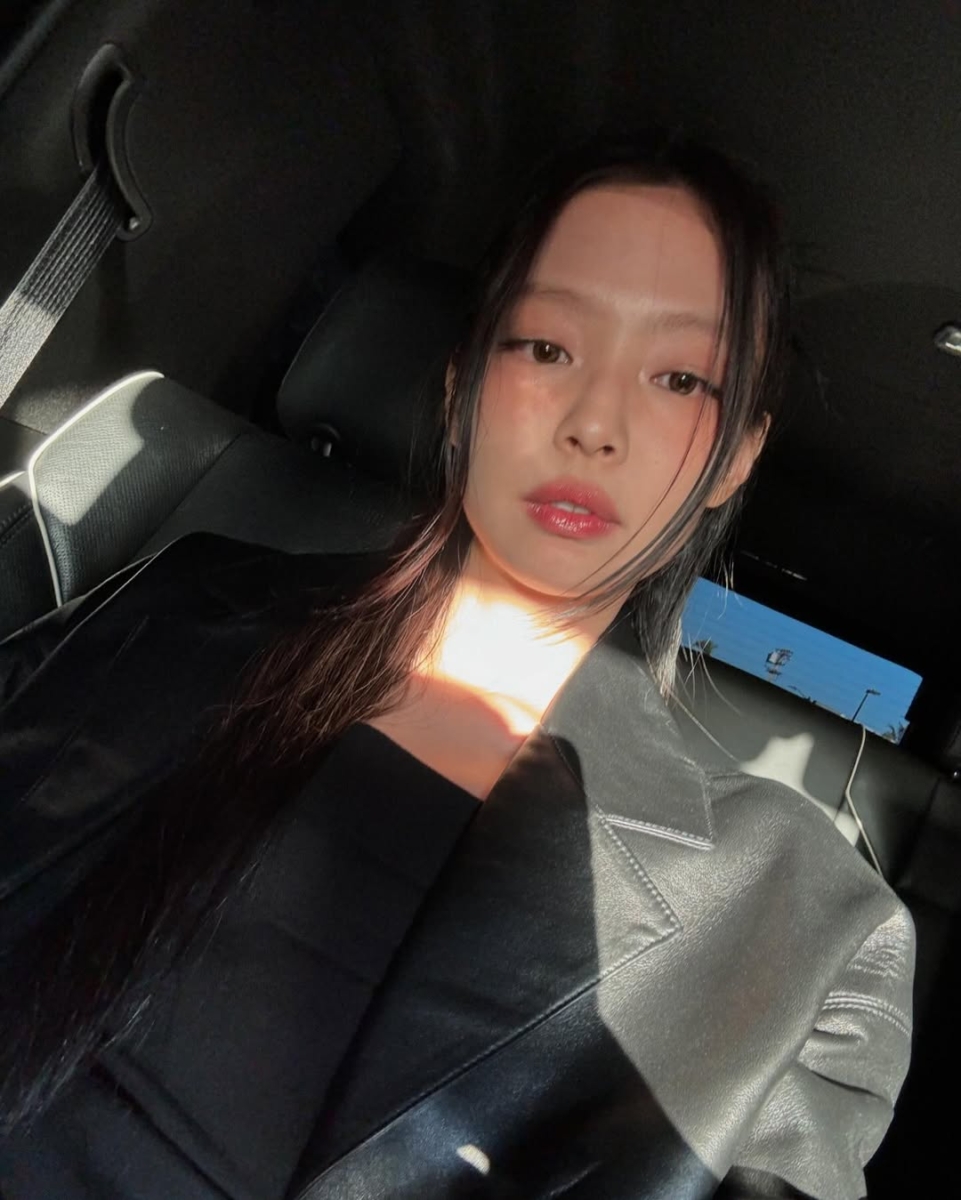 BLACKPINK’s Jennie embracing the no-mascara makeup look