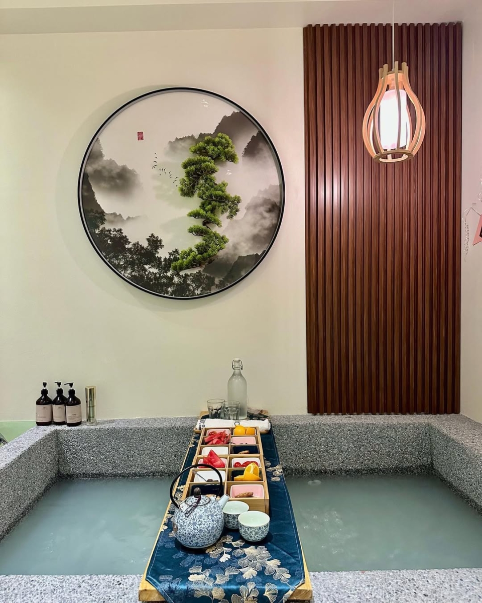 Japanese-style onsen bath