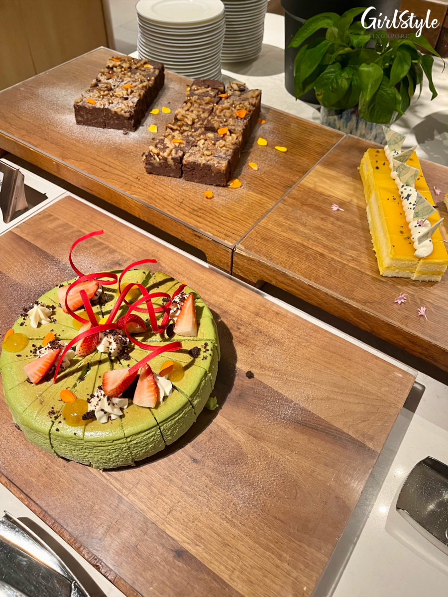 Mango Cheesecake, Brownie and Pistachio Cake - Estate buffer dinner