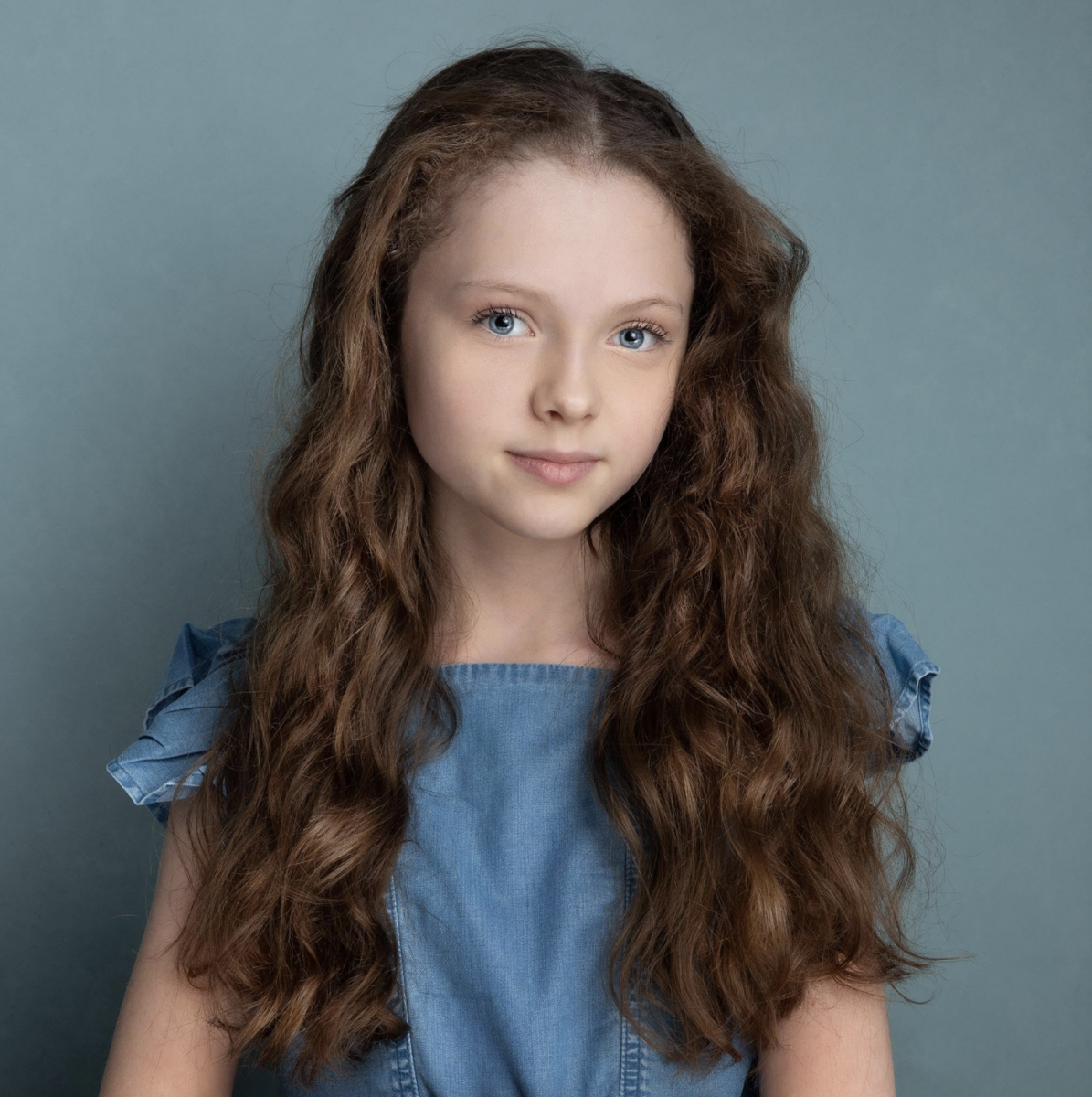 Iona Bell as Lou Lou