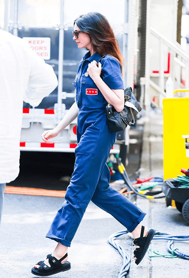 Anne Hathaway on the set of 'Devil Wears Prada 2' on 21 July 2025 in Chelsea