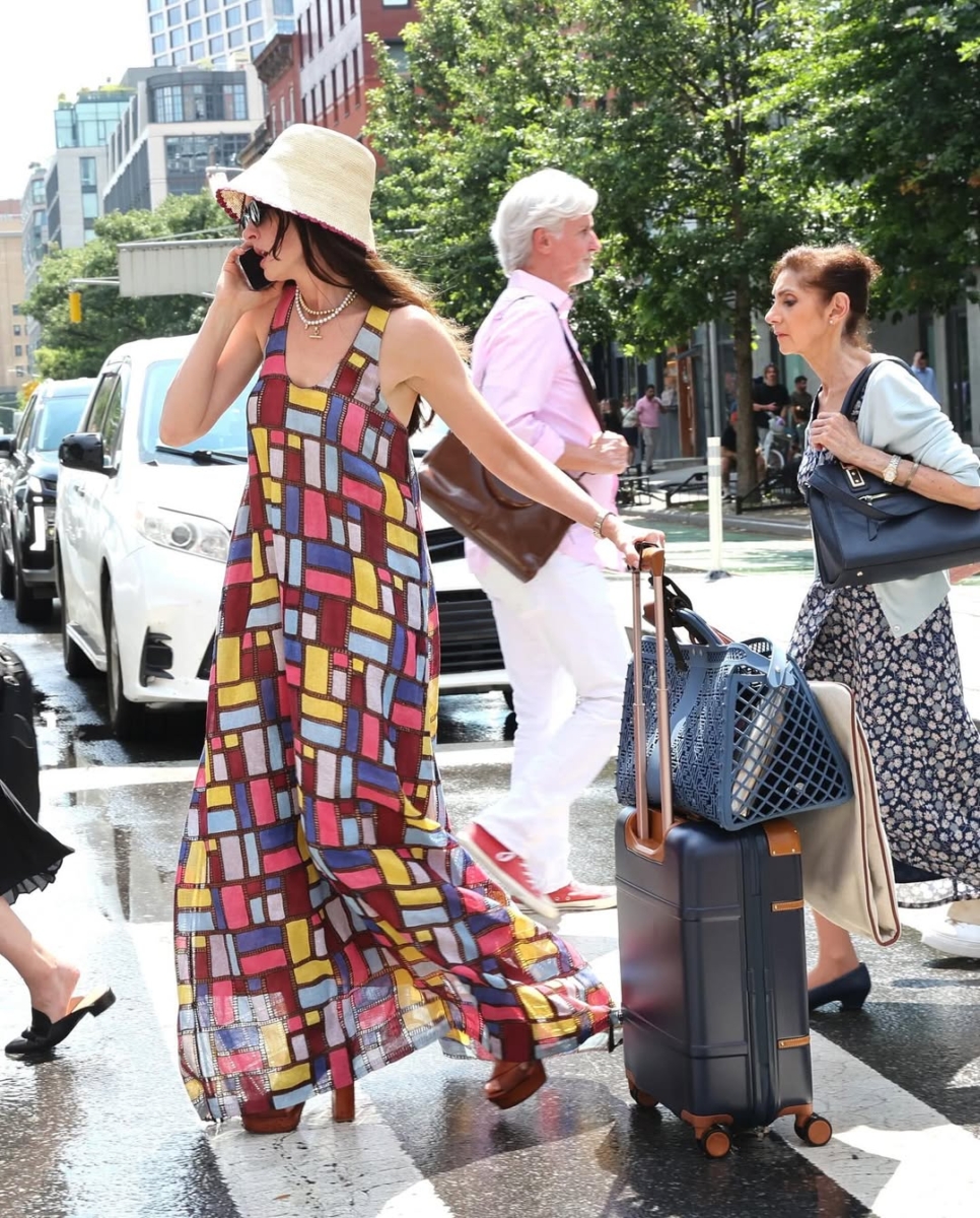 Anne Hathaway on the set of 'Devil Wears Prada 2' on 21 July 2025 in New York City