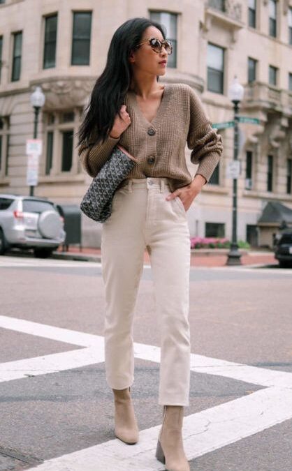 Old money fashion is all about clean lines, soft tones, and timeless shades like beige, cream, navy, and white