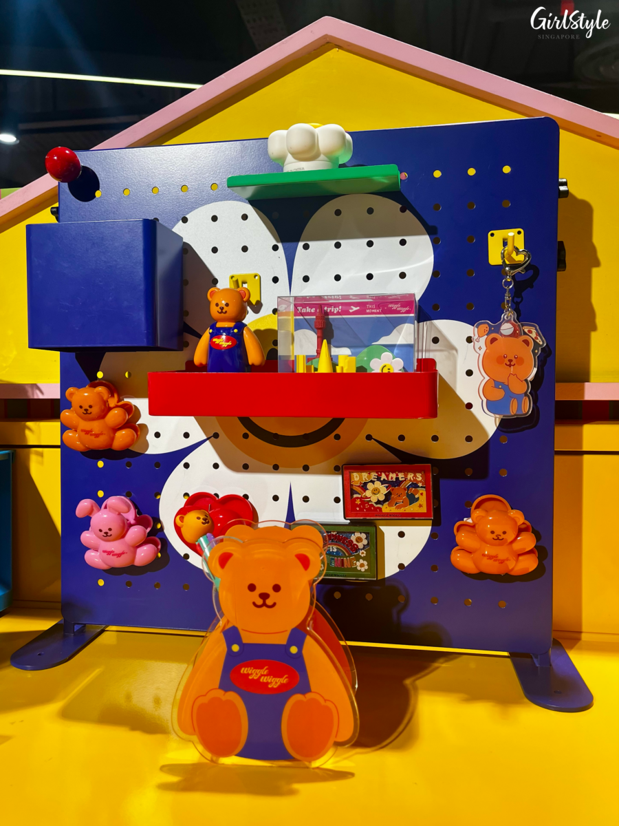 Wiggle Wiggle Acrylic Clips and Magnet Clips