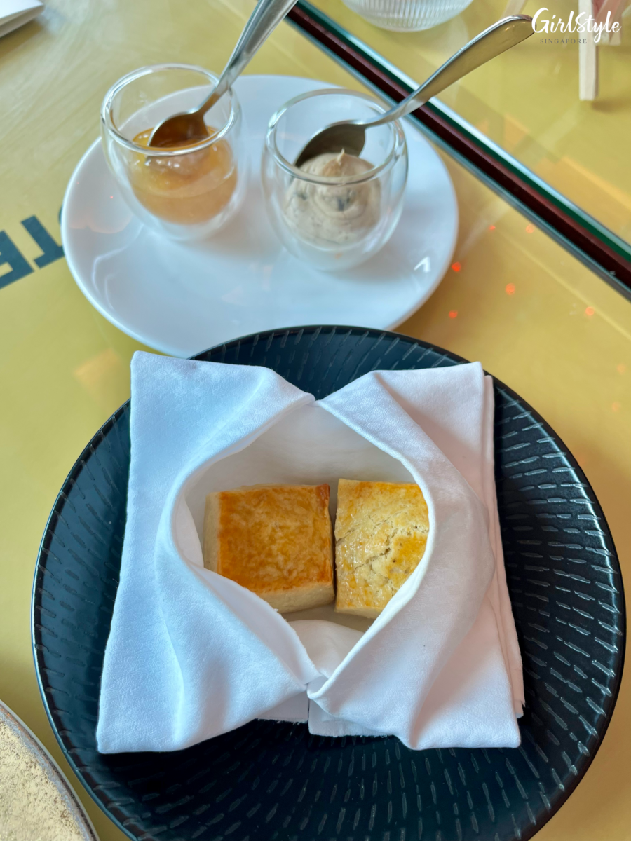 Vanilla scones with spreads