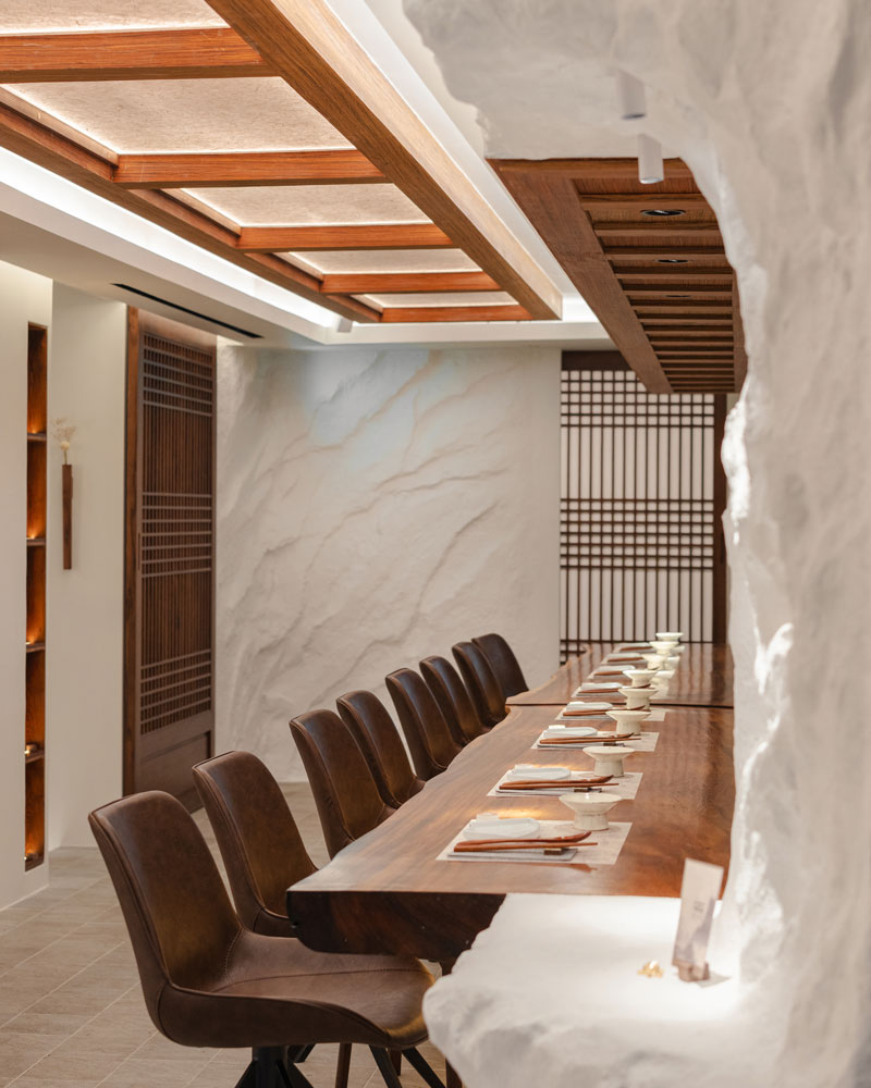 Kitchen-facing counter seats