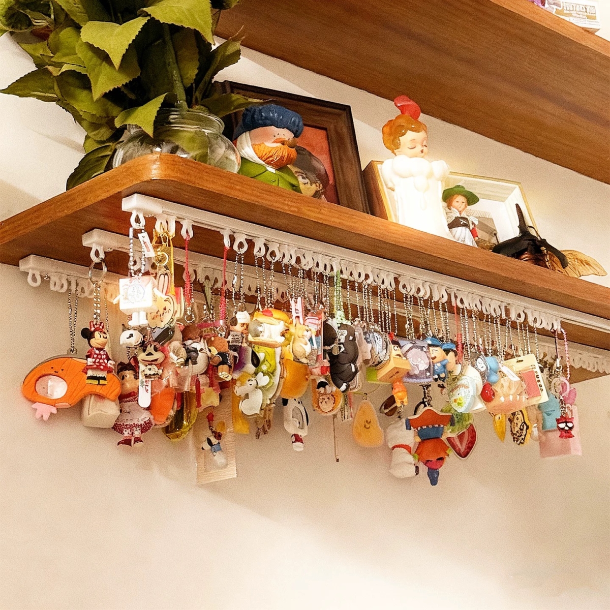 Keychain storage rack