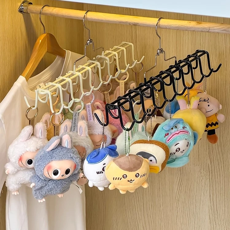 Clothes hanger with hooks