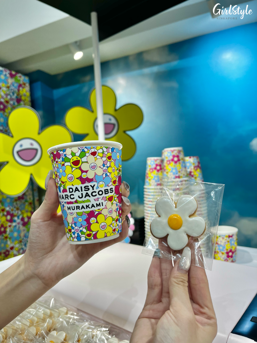 Complimentary tea and cookie from the Teatime Mar(cet) Cart