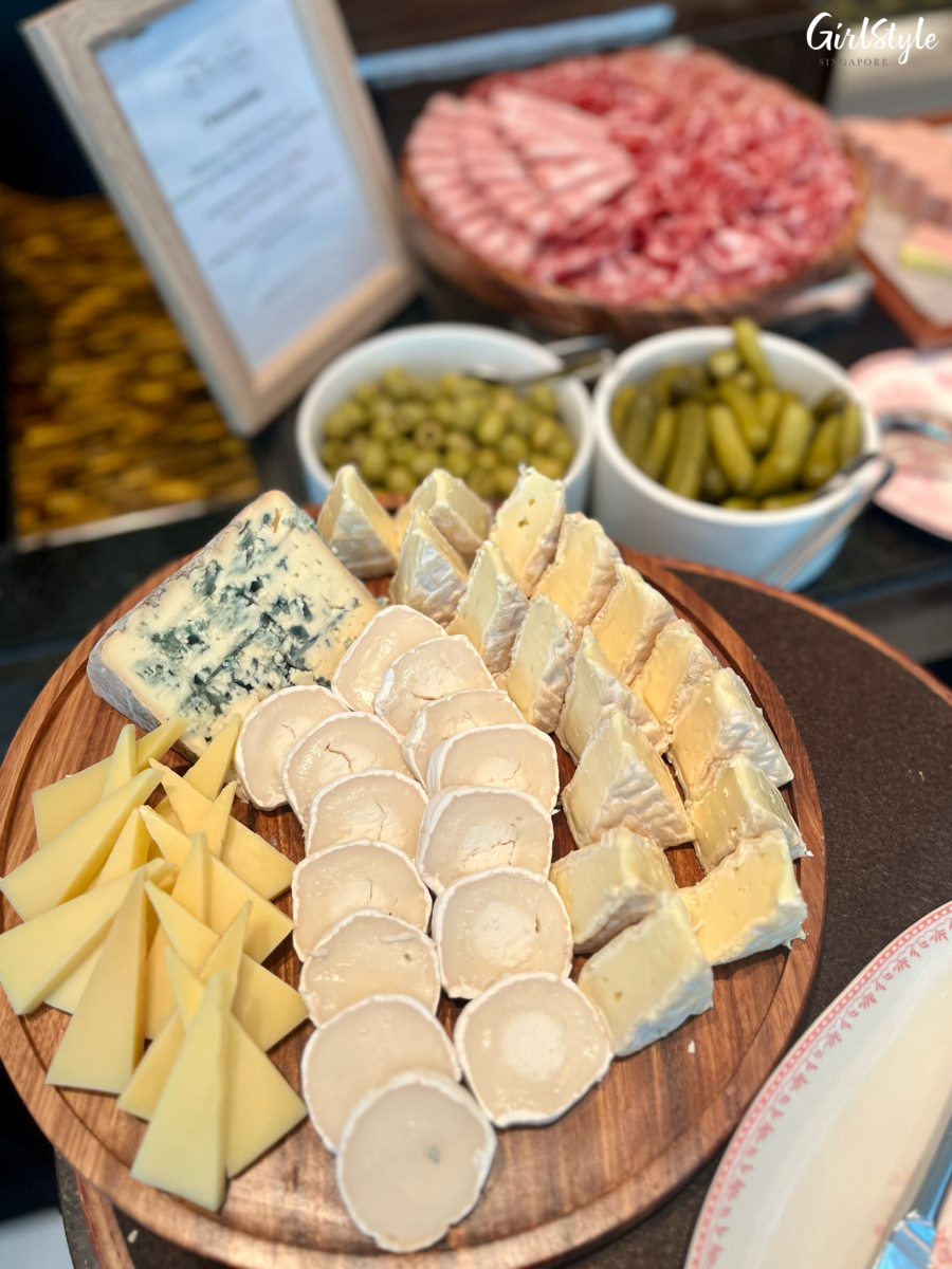 Artisan French Cheese with Dried Fruits, Grapes and Nuts